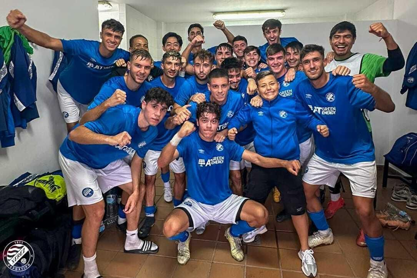 Los jugadores del Xerez DFC B celebran su victoria en Algeciras