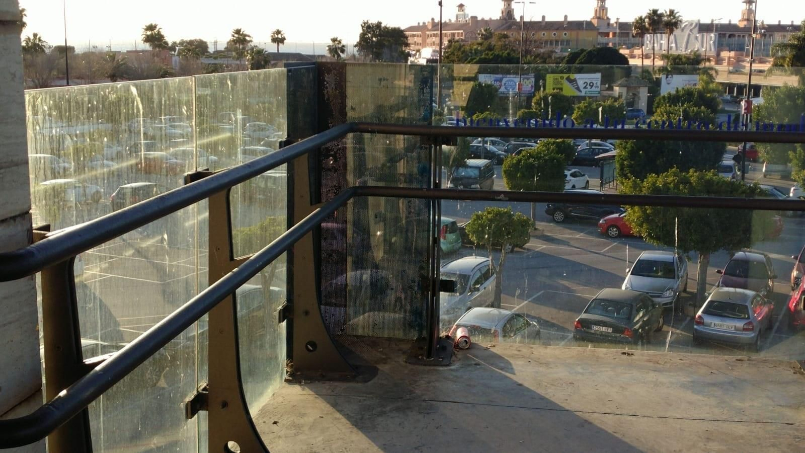 Aspecto de una parte de la pasarela de Bahía Sur.