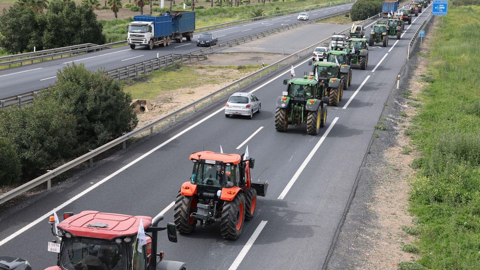 Tractorada en dirección a Huelva.