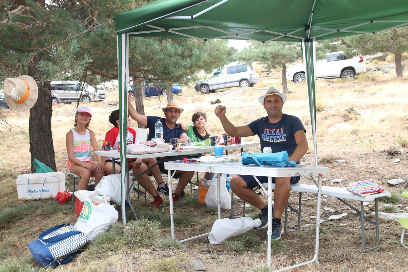 Fotogalería del ambiente en la subida al Alto de Velefique de La Vuelta.