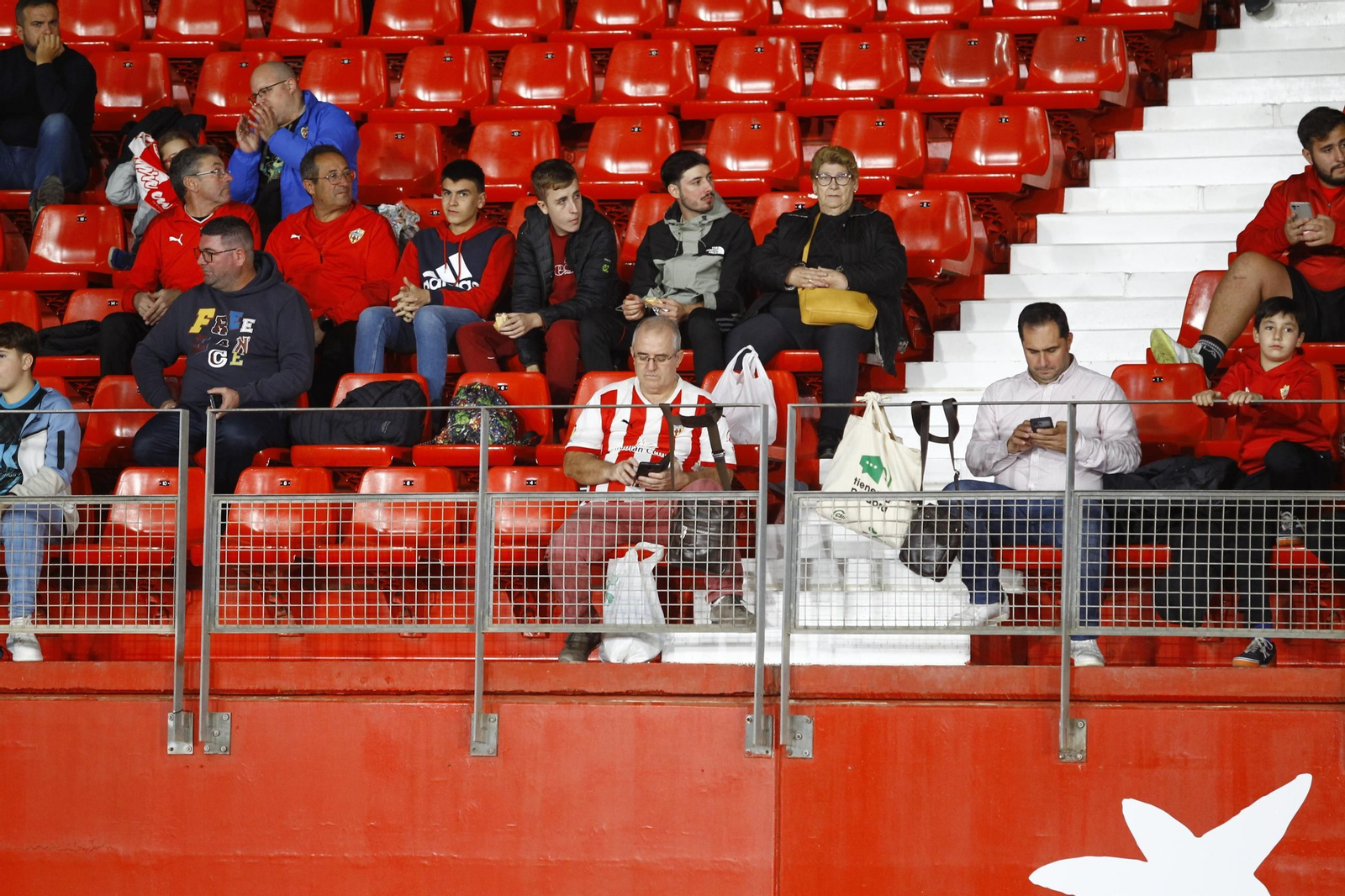 Búscate en las fotos del U.D. Almería-Córdoba C.F.