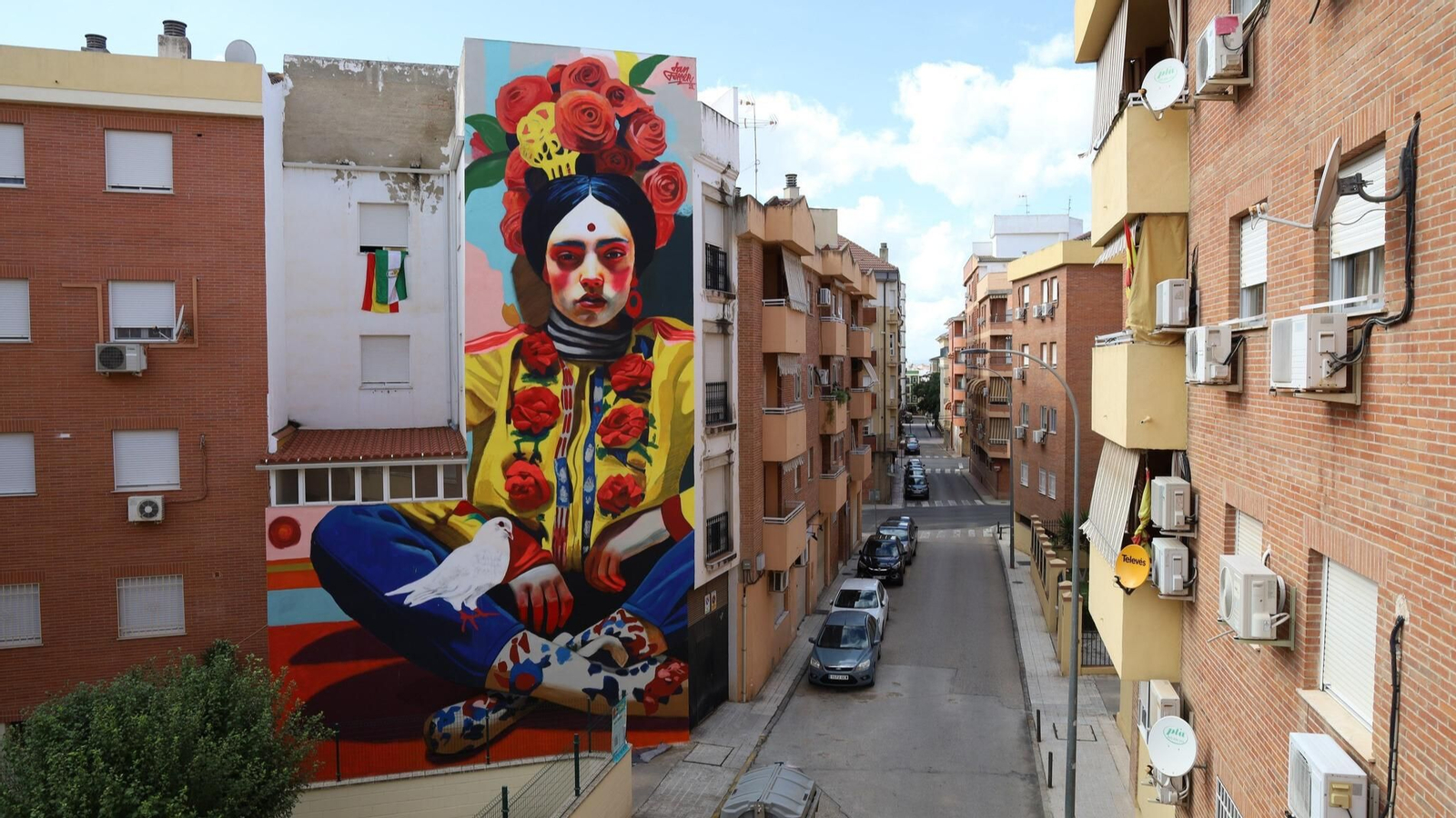 El mural gigante 'La Soleá', en la calle Raphael, es una obra de Dan Ferrer.