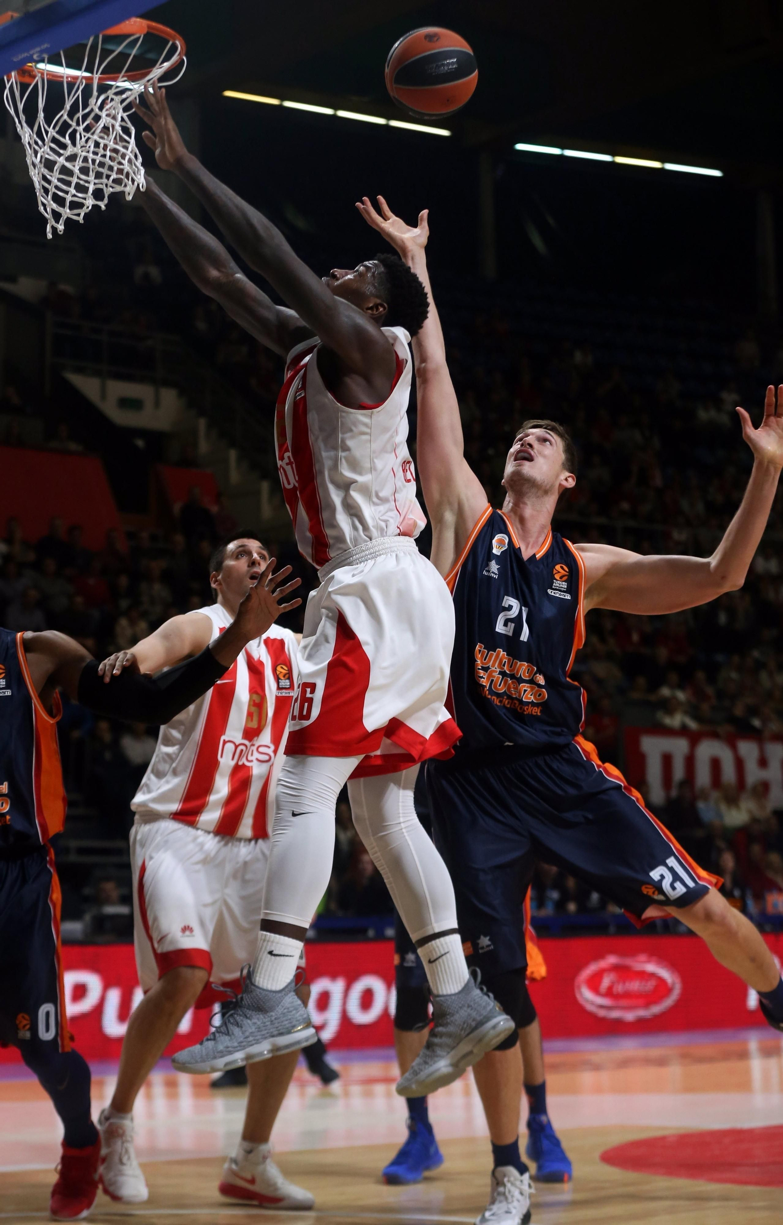 Mathias Lessort, en el partido frente al Valencia Básket en la Euroliga. Mathias Lessort, en el partido frente al Valencia Básket en la Euroliga.