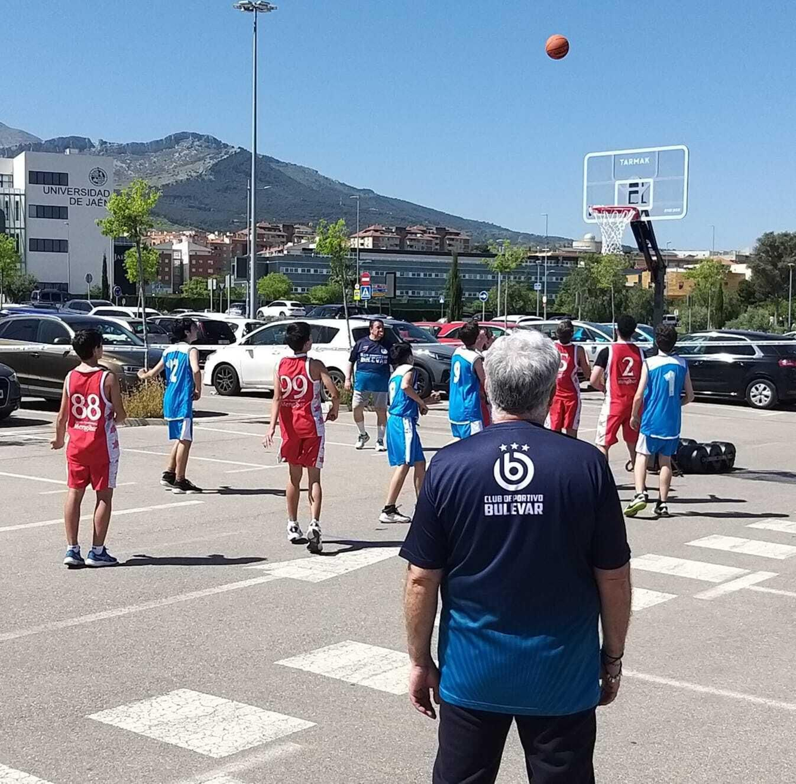 En imágenes: basket solidario de la mano del CD Bulevar en favor de ALES