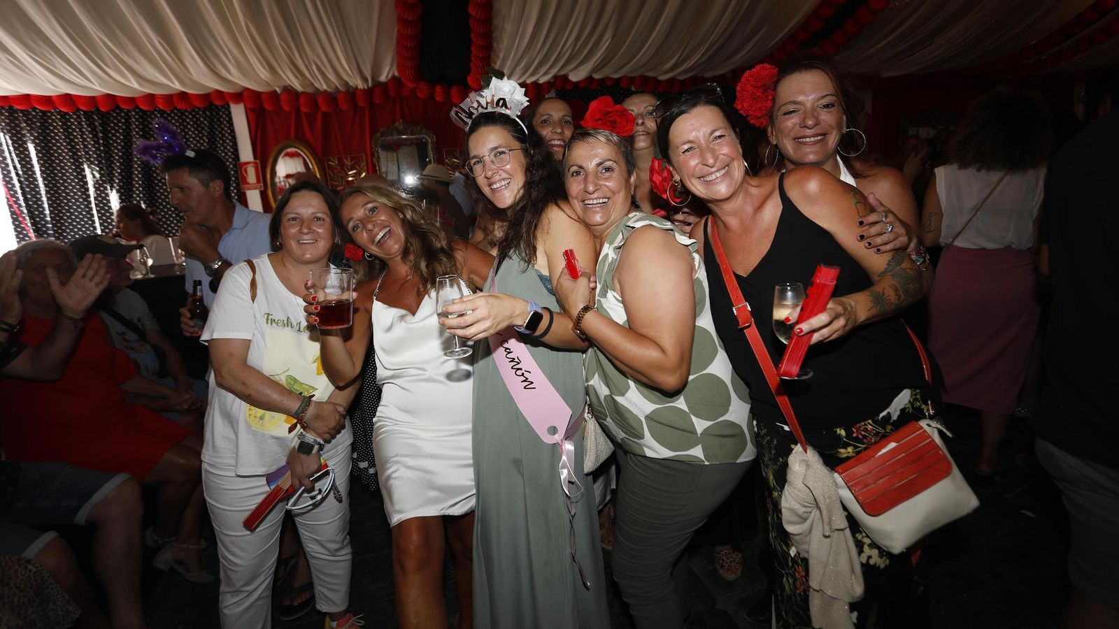 Búscate en las fotos del Día de la Mujer en la Feria de Tarifa