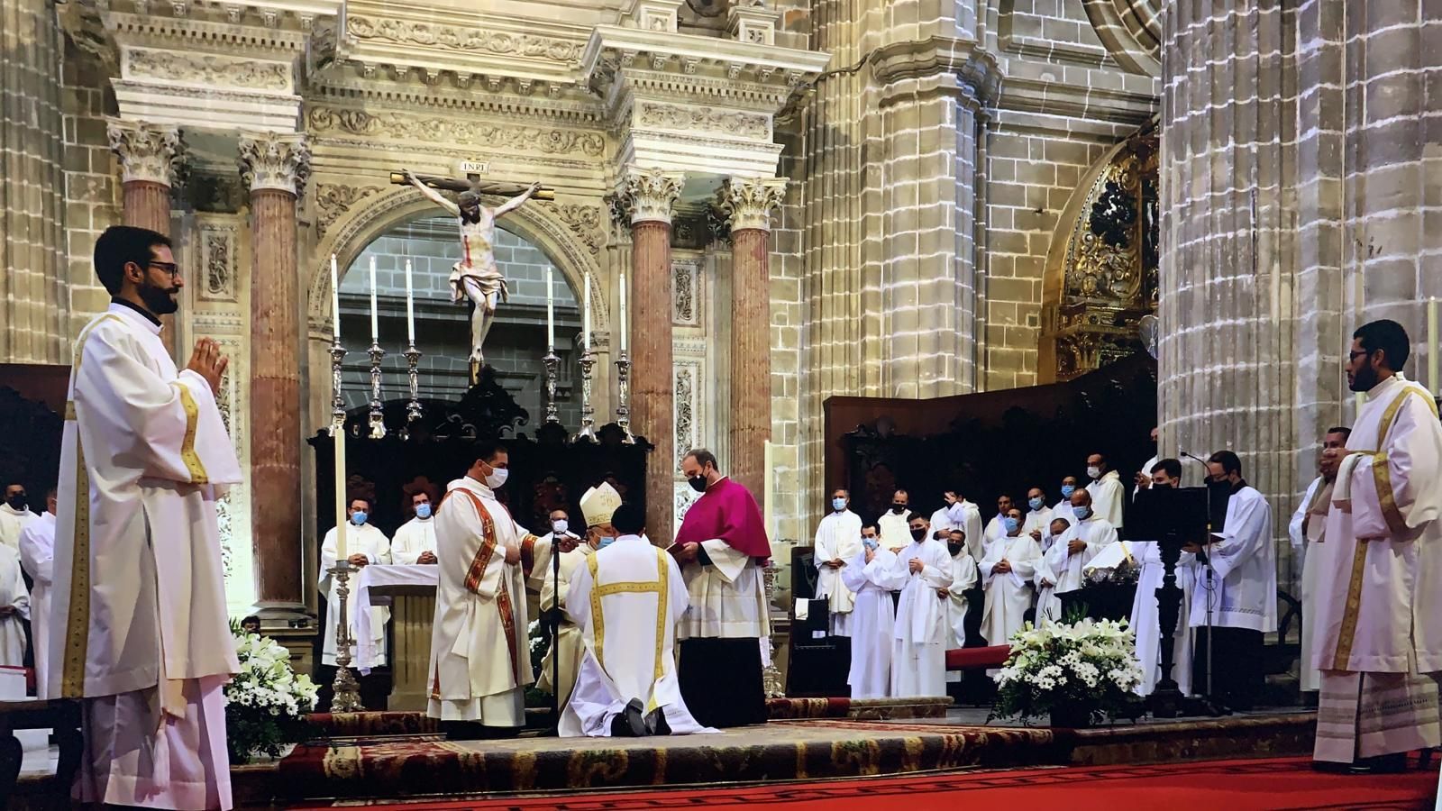 Un instante de la ceremonia celebrada en la Catedral