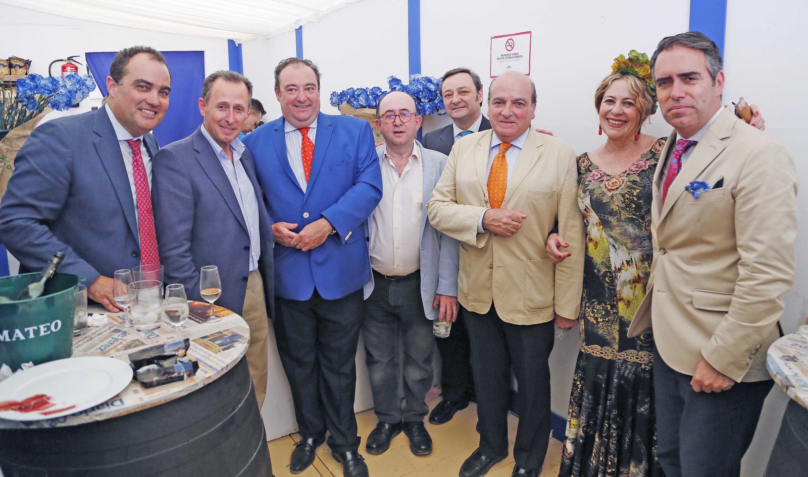 En la imagen, David Fernández, José María Román Guerrero, alcalde de Chiclana; Tomás Valiente, director general del Grupo Joly, Rafael Román, Florencio Baltasar, Luis Miguel Martín Rubio, Teresa Torres y Rafael Navas.