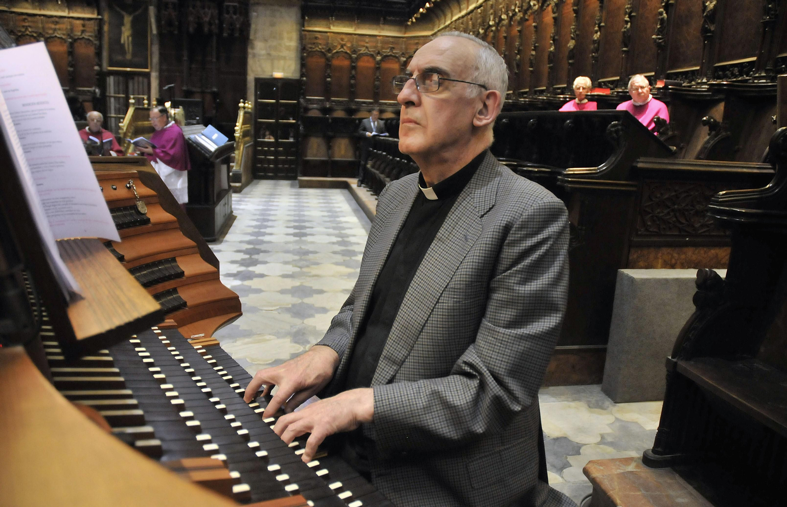 José Enrique Ayarra, en el órgano de la Catedral.
