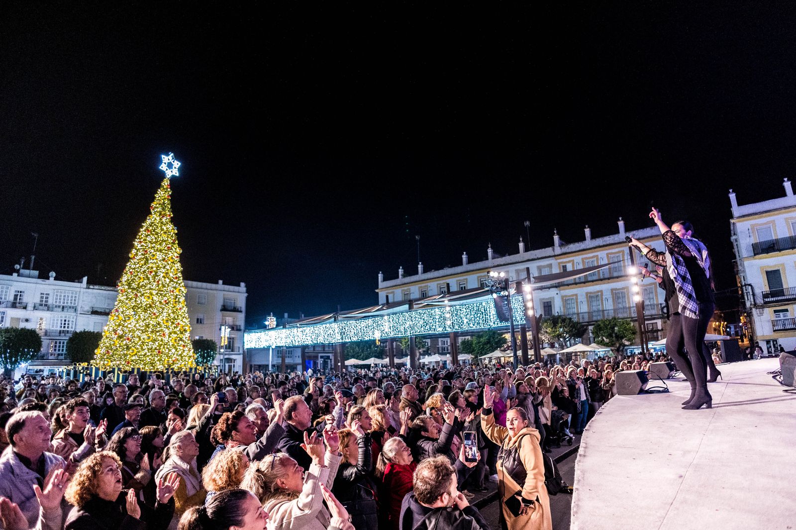 Doble sesión de zambombas navideñas en la plaza del Rey de San Fernando