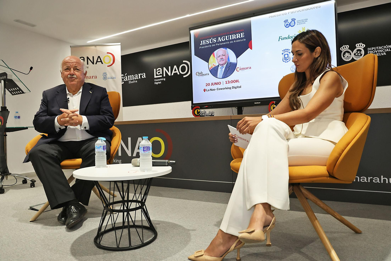 Imágenes de los encuentros del Club Cámara con Jesús Aguirre, presidente del Parlamento andaluz como protagonista