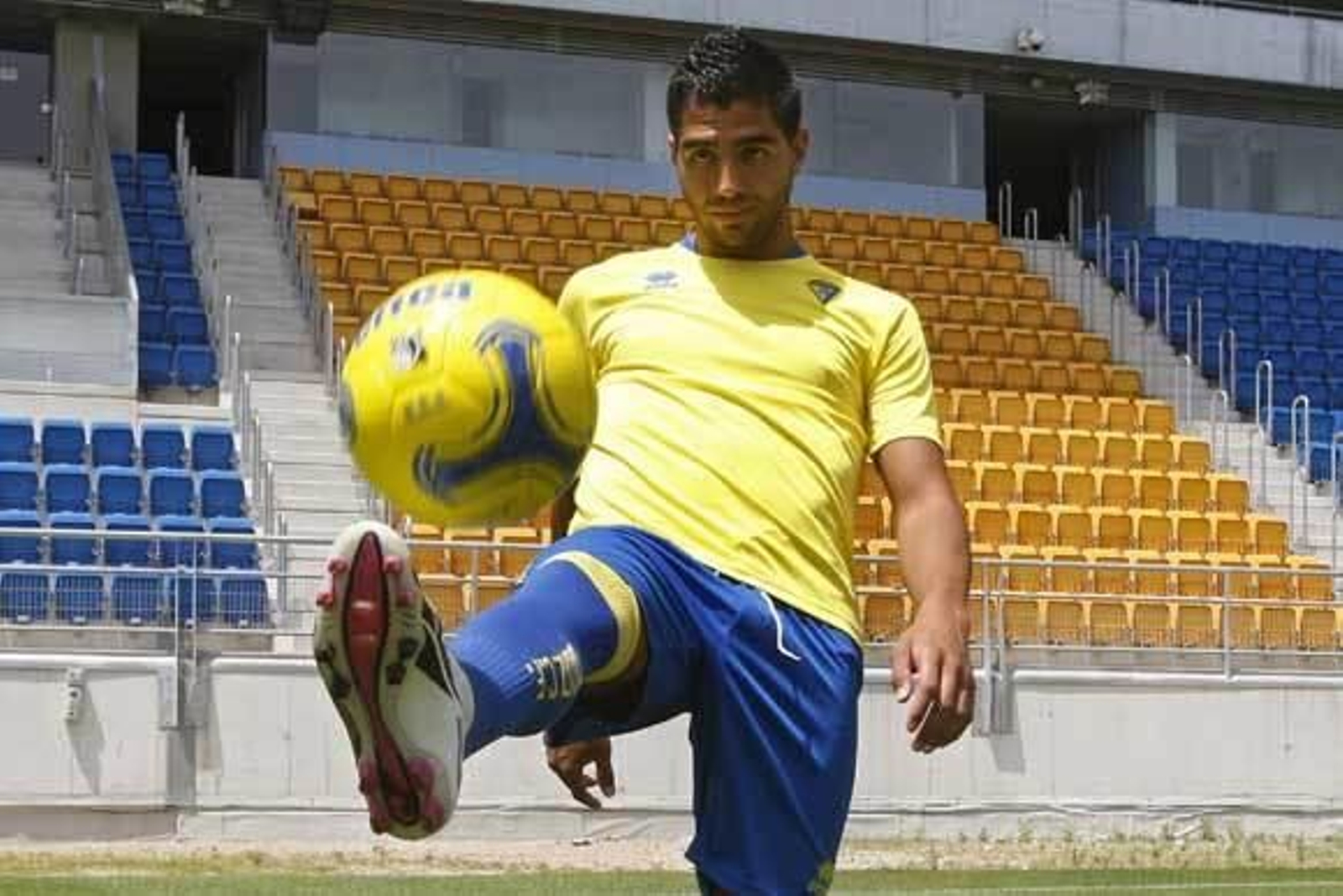 El 'virus FIFA' alcanza al Cádiz