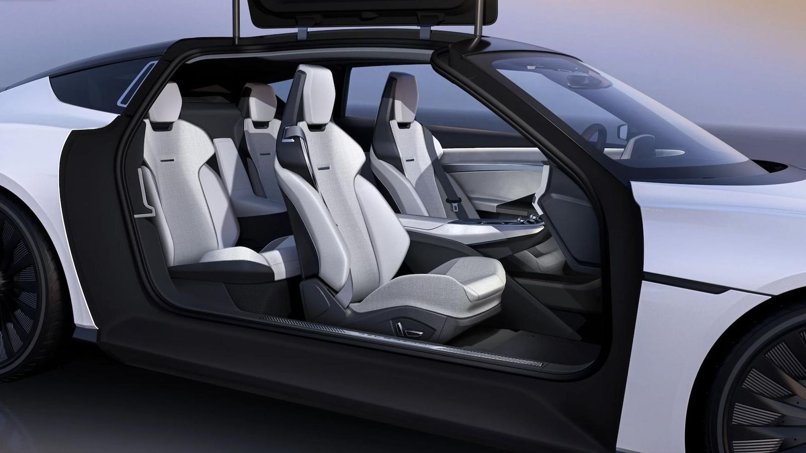 No parece aspirar a ofrecer una gran habitabilidad, pero sí tiene la peculiaridad de un acceso amplio gracias al tamaño de las puertas.