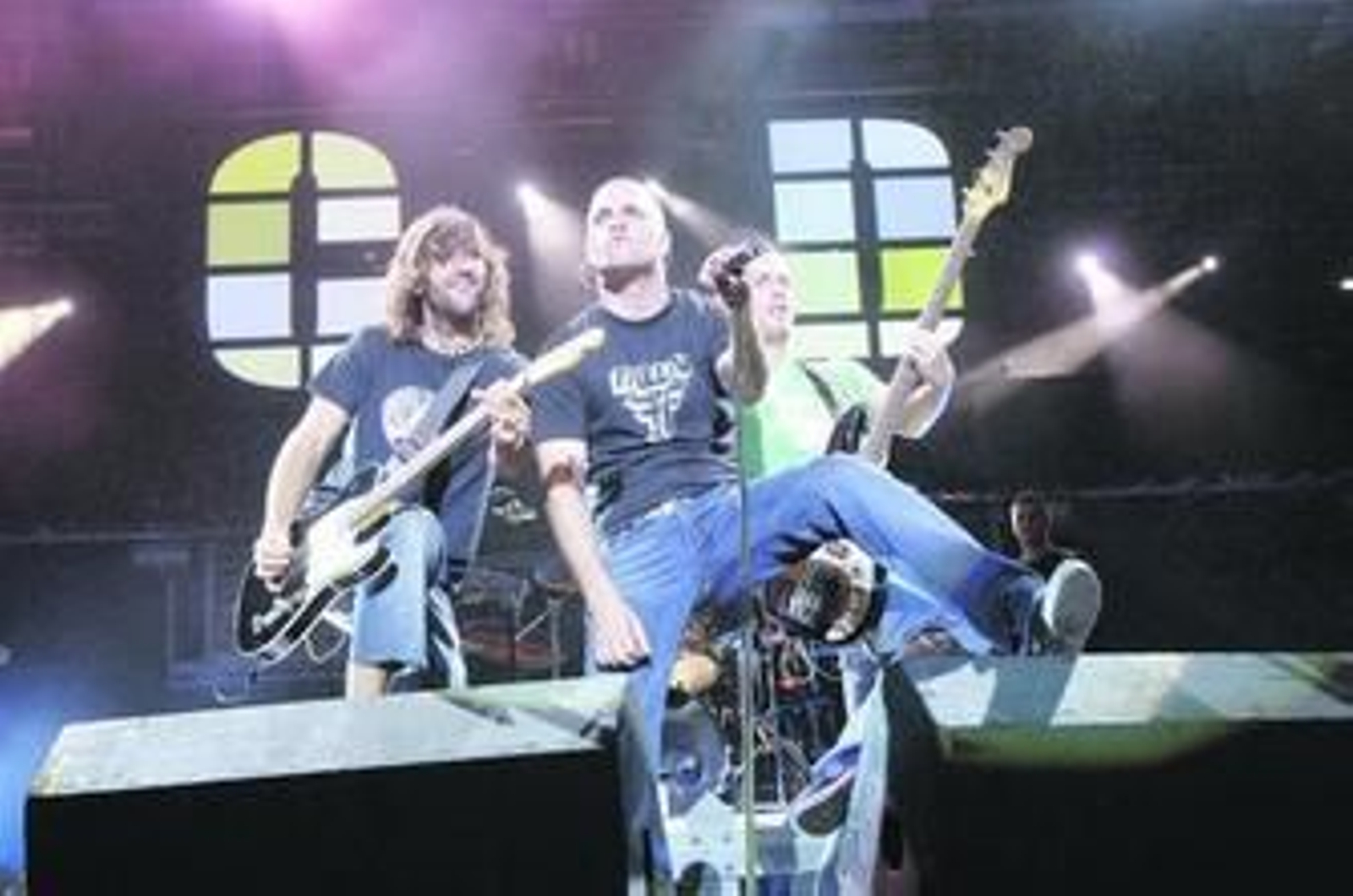 La banda de pop, El Canto del Loco en un momento de su actuación