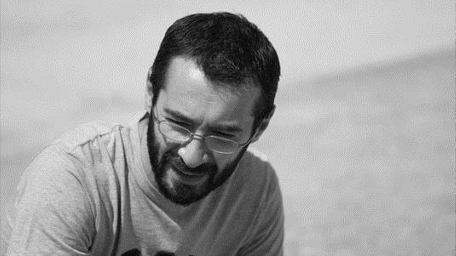 José Luis está hundido: perdió su casa y sus ahorros.