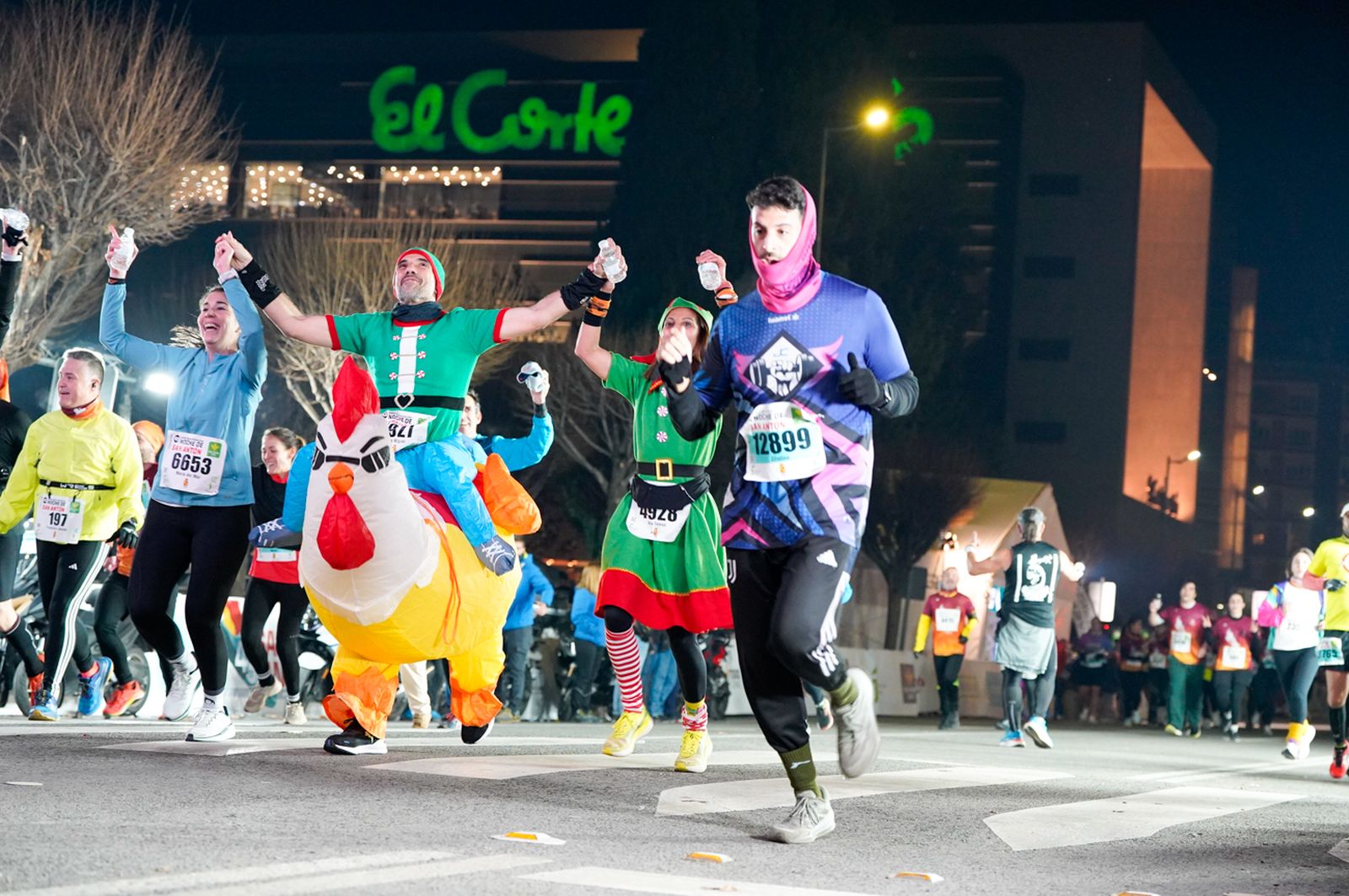 En imágenes: búscate en tu llegada a meta de la Carrera de San Antón 2026 (1)