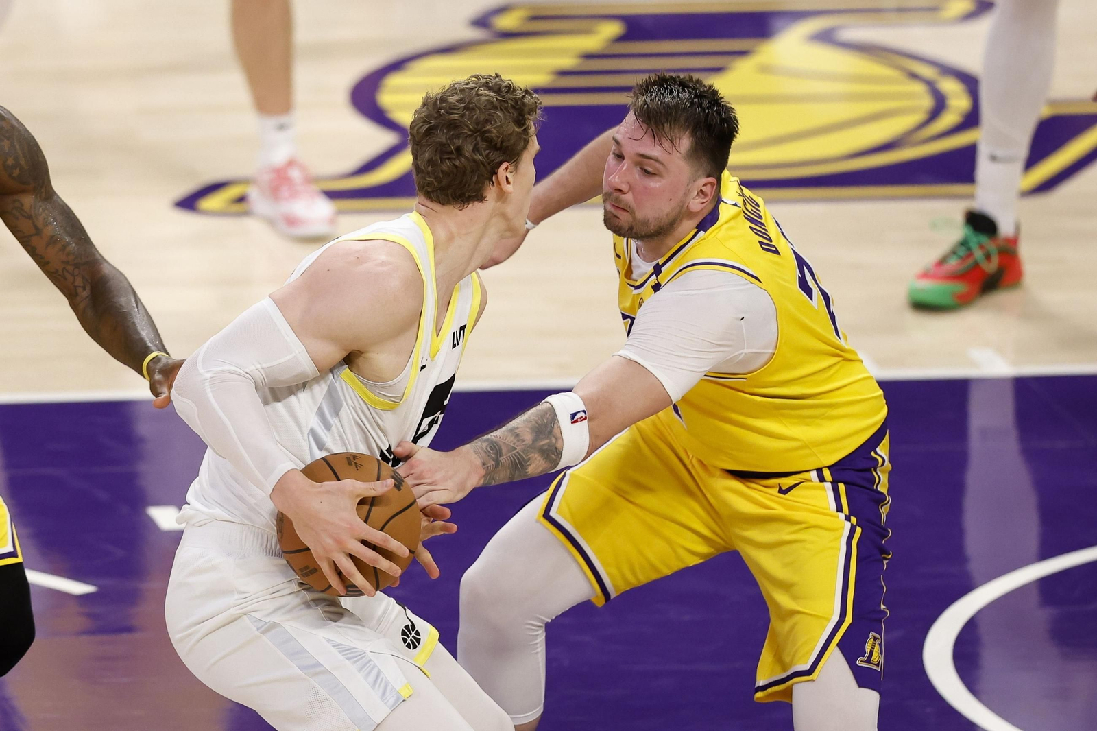 Las fotos del debut de Doncic con los Lakers
