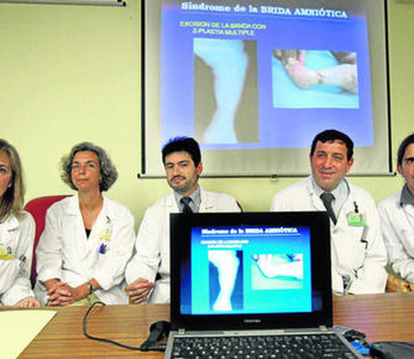 El equipo médico del doctor Gratacós en Barcelona.