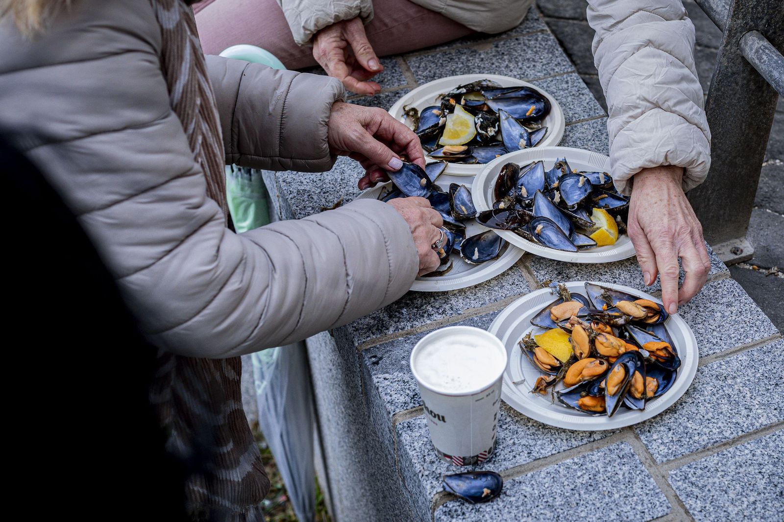 Las imágenes de la mejillonada popular en Cádiz 2026