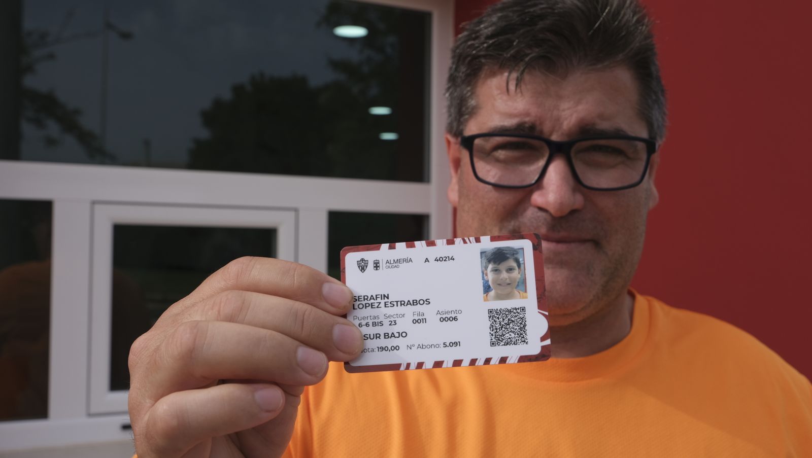 Imágenes de la renovación de los abonos de la U.D. Almería