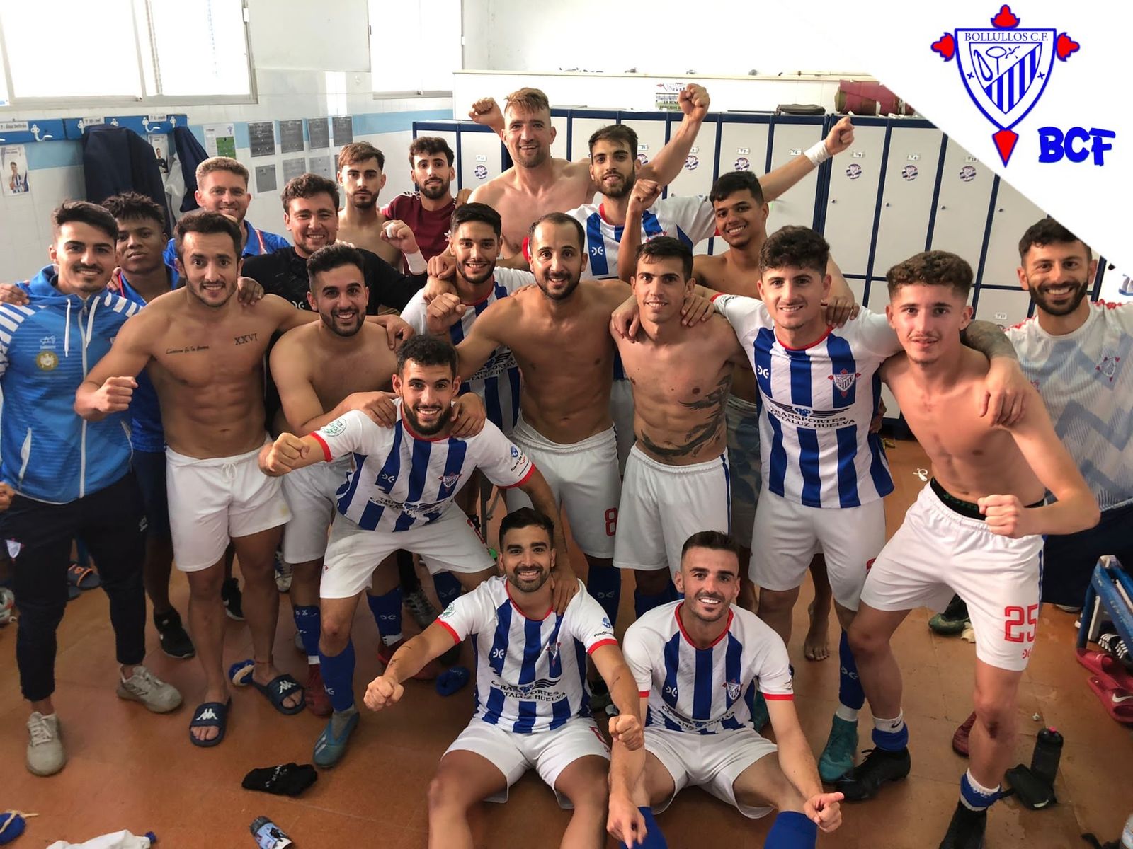 El Bollullos celebra una de las victorias de esta temporada.