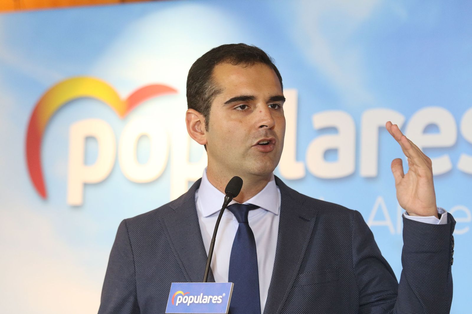 Las imágenes de la visita de Juanma Moreno a Almería