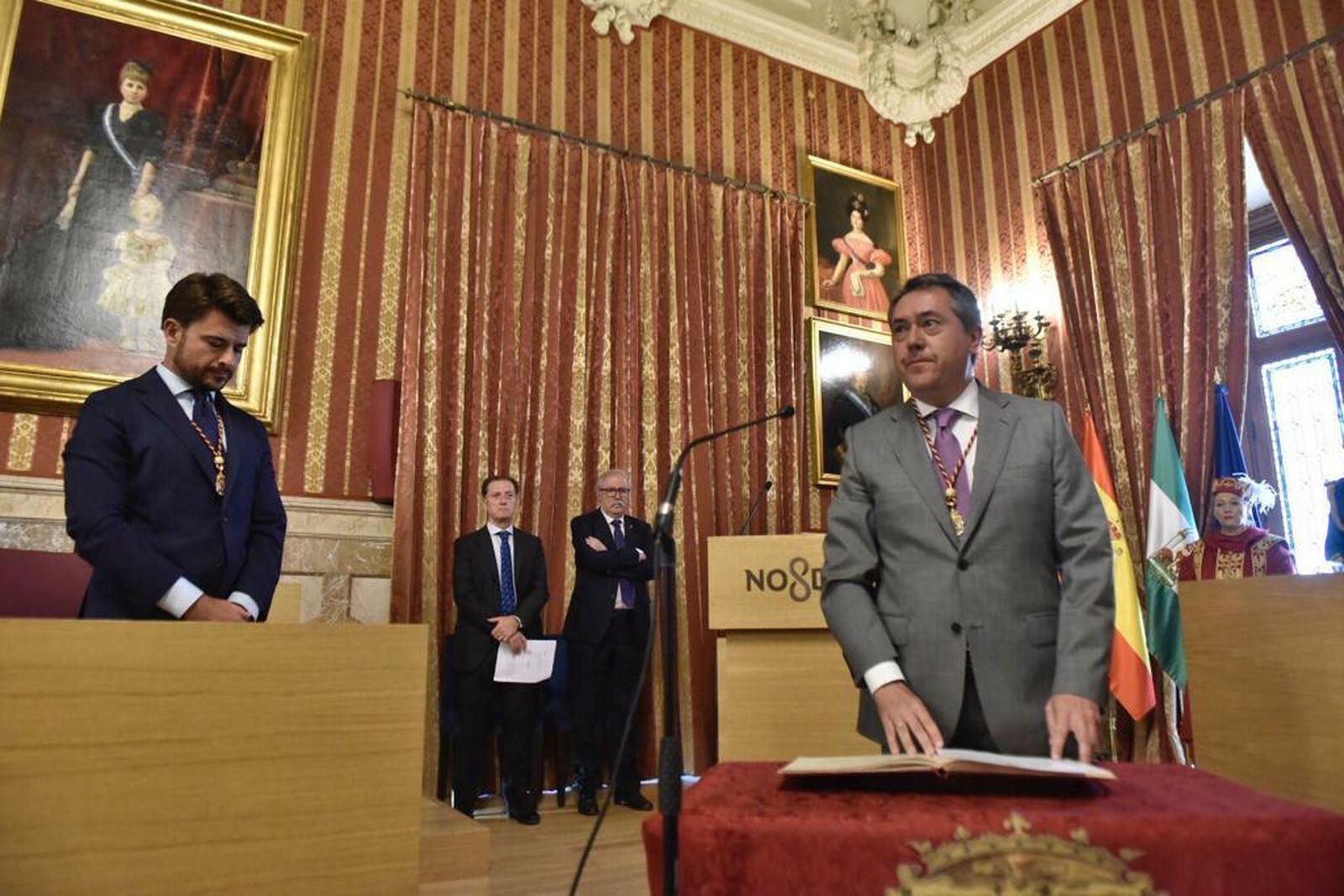Las imágenes del pleno de investidura de Juan Espadas como alcalde de Sevilla