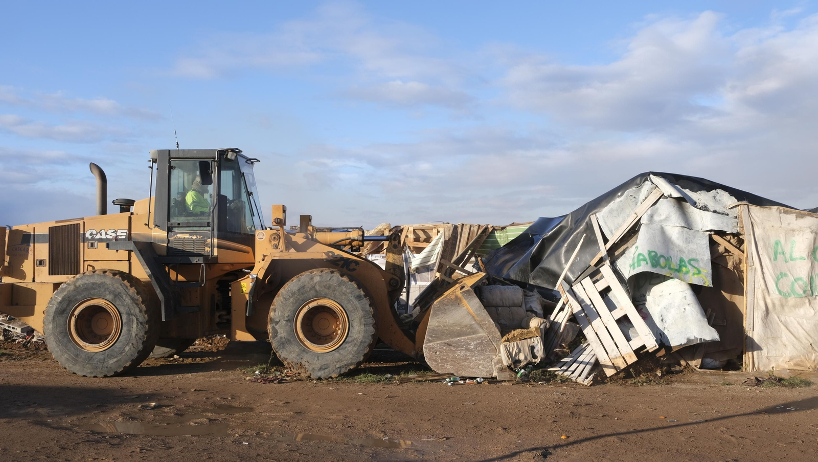 Imágenes del desalojo del asentamiento chabolista 'El Walili', en Níjar