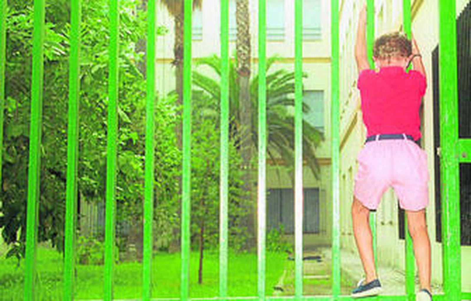 La madre del niño  es condenada a diez días de trabajos por incumplir su deber de cooperar al derecho de visita.