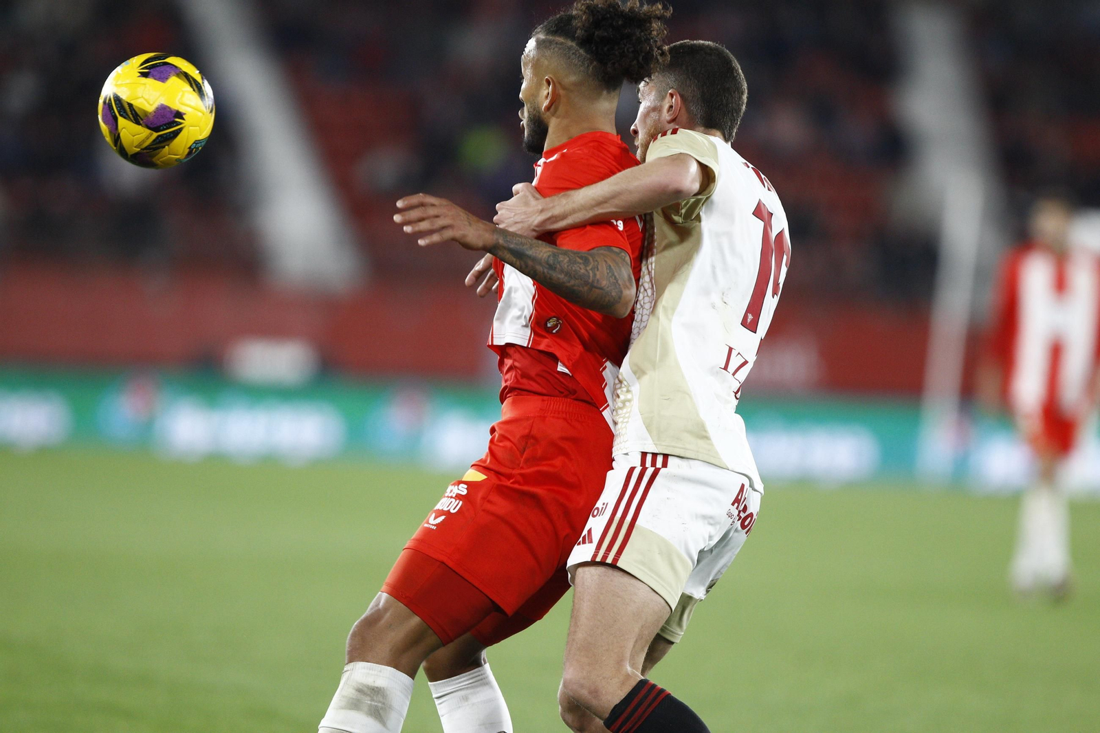 La U.D. Almería se impone por 1-0 al C.D. Mirandés y alcanza la segunda plaza, en imágenes