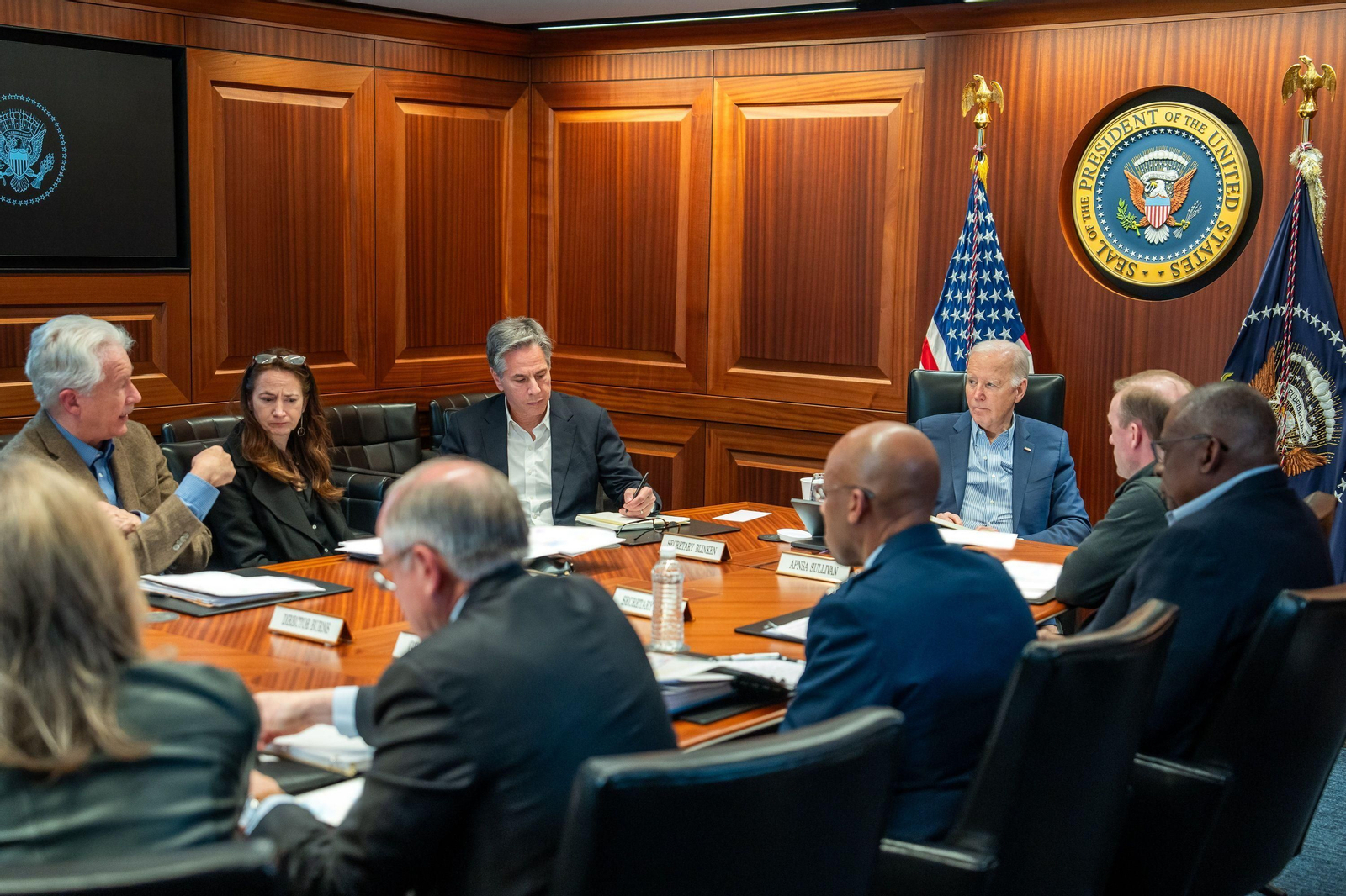 El presidente de EEUU, Joe Biden, reunido con su equipo.