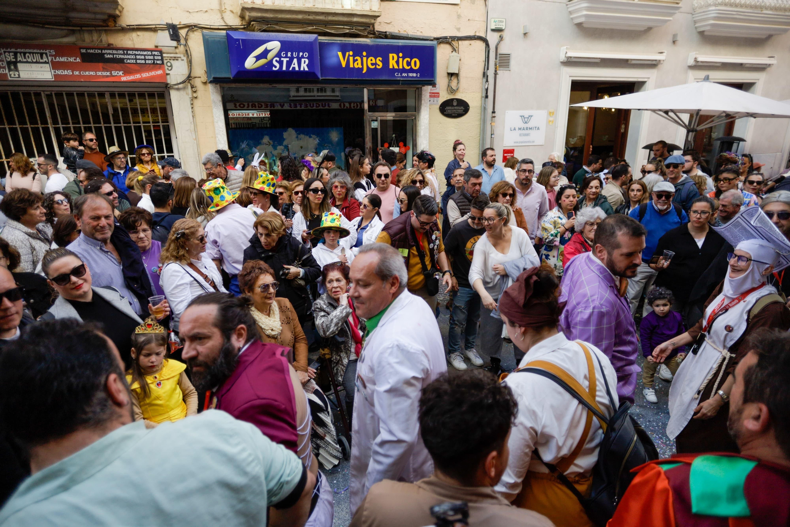 Las mejores imágenes del Domingo de Piñata del Carnaval de Cádiz 2024
