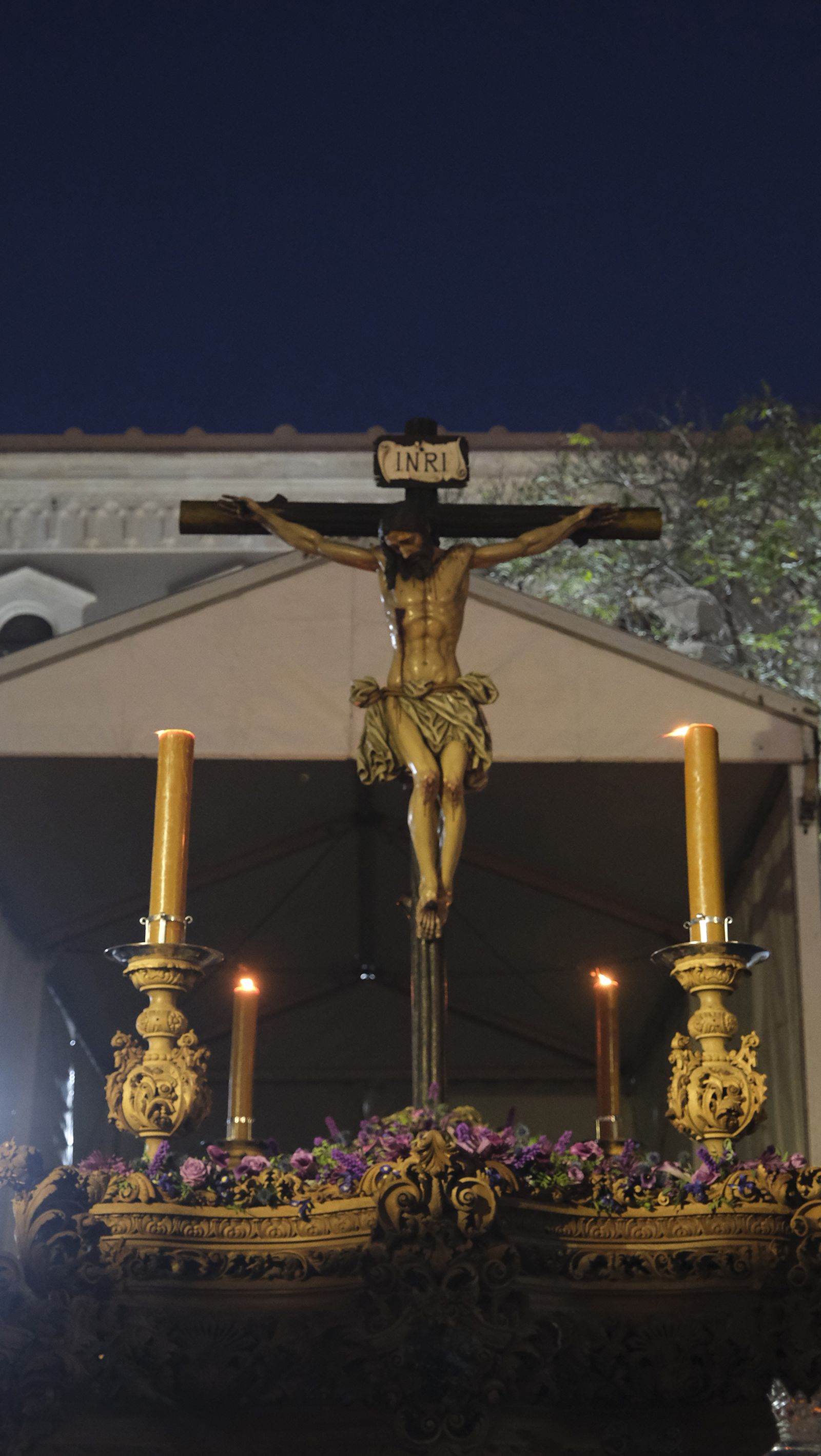 Imágenes de La Magna por las calles de Almería
