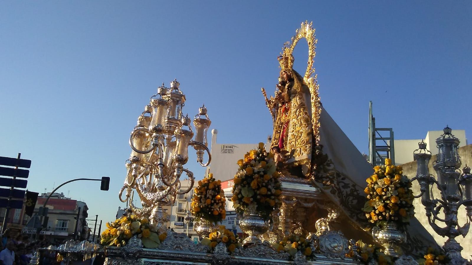 La imagen de la Virgen del Carmen, durante una salida procesional hace unos años.