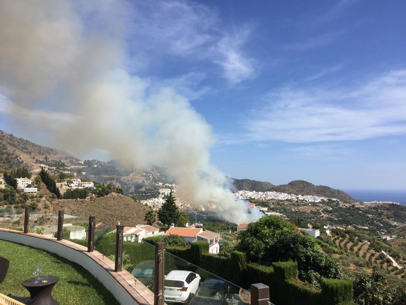 La columna de humo que se puede ver desde todo el municipio.