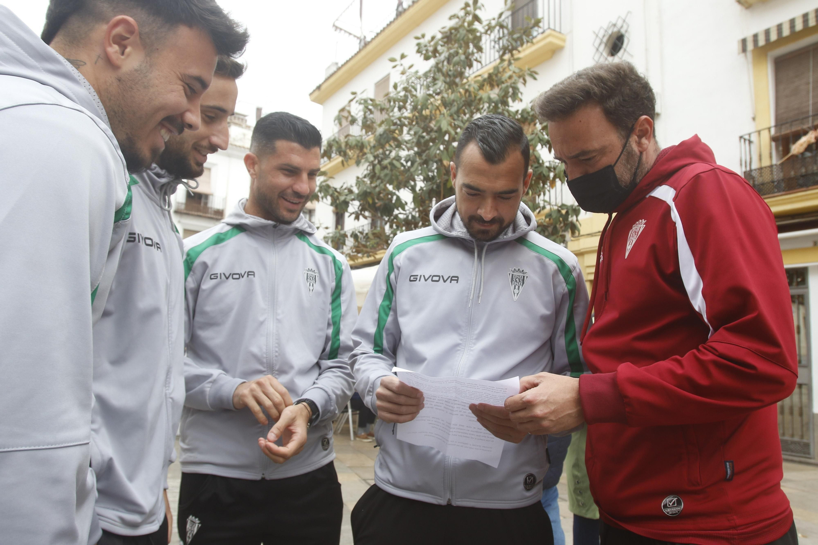 La recepción del Ayuntamiento al Córdoba CF por su ascenso a Primera RFEF, en imágenes