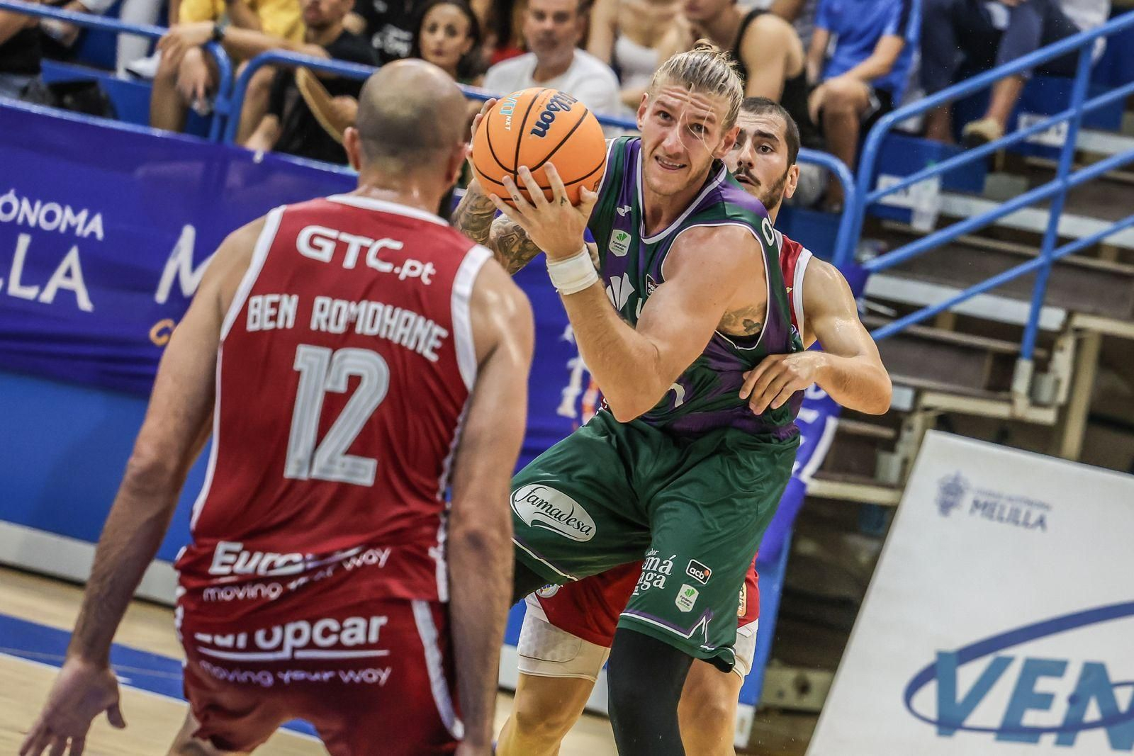 Dylan Osetkowski, ante el Benfica.