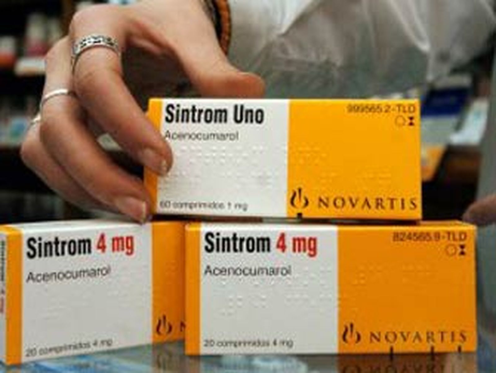 Sanidad retira varios lotes de un anticoagulante, de un jarabe y de lentillas