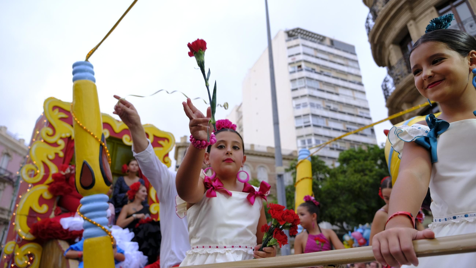 Las mejores imágenes de la Batalla de Flores de Almería