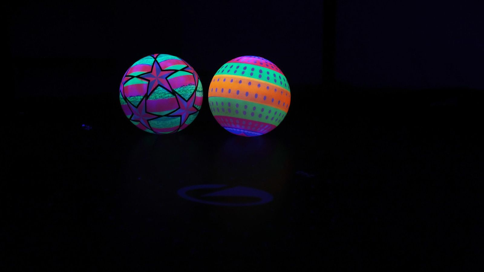 Dos balones lumínicos. Dos balones lumínicos.