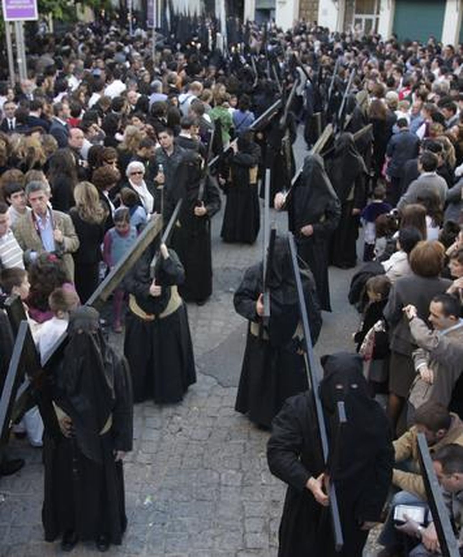 San Isidoro pone sus pasos en la calle

Foto: Jose Angel Garcia