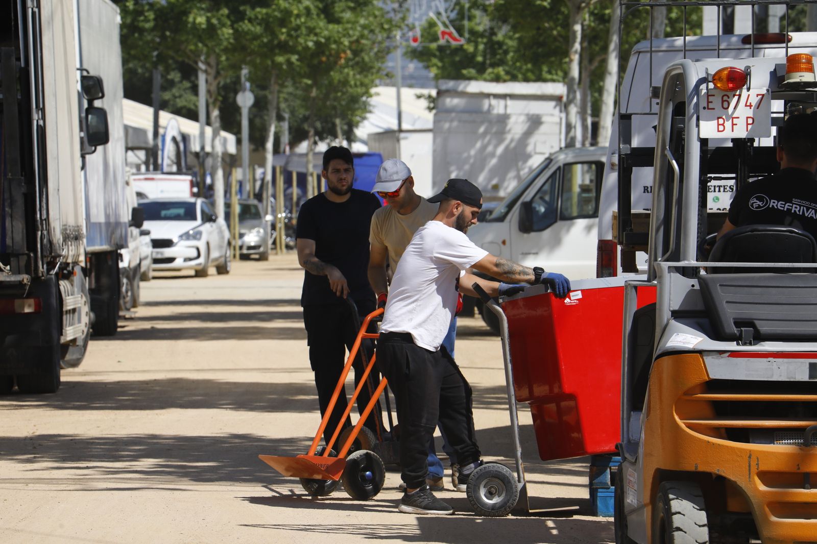 Un recorrido en imágenes por El Arenal a horas de que comience la Feria de Córdoba