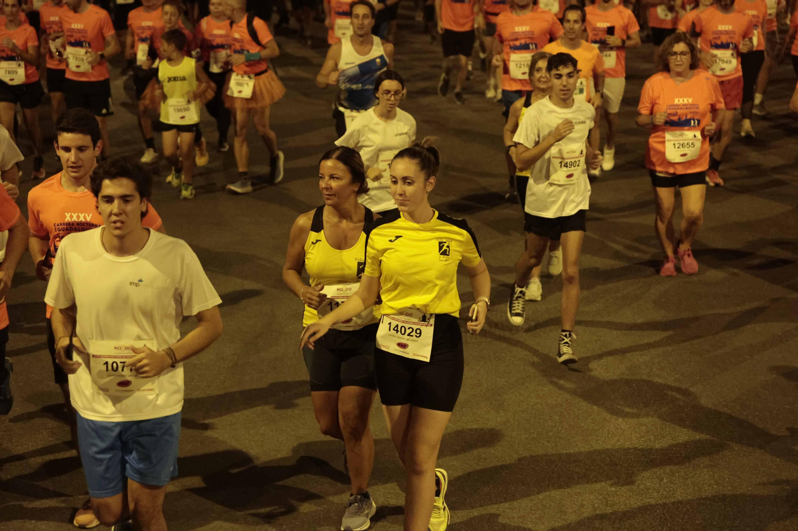 Búscate en las fotos de la Carrera Nocturna (II)