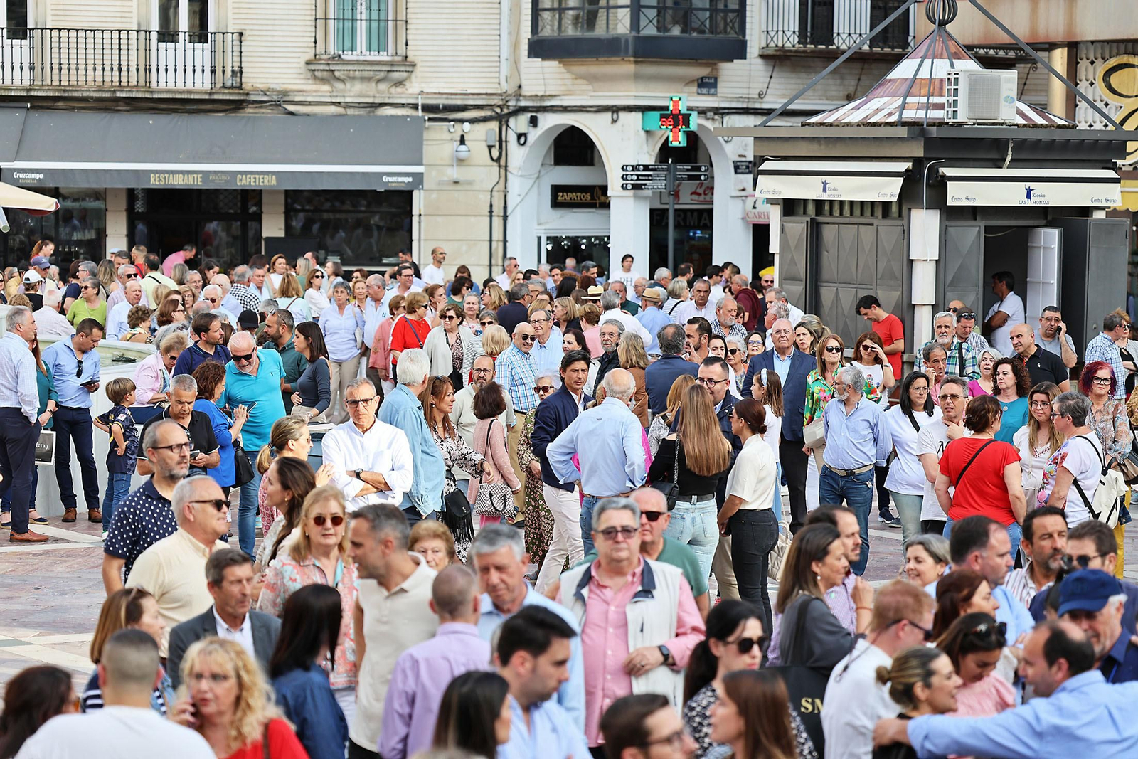 Imágenes de la concentración por las infraestructuras para Huelva