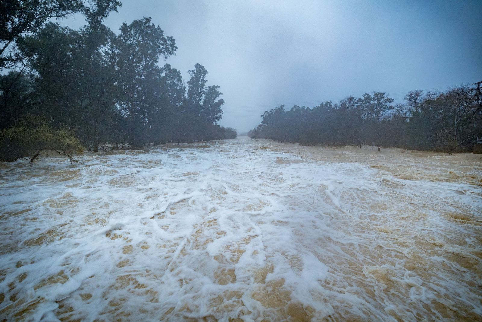 Las imágenes de las inundaciones en Arcos: la espectacular crecida del río Guadalete por la apertura de las presas