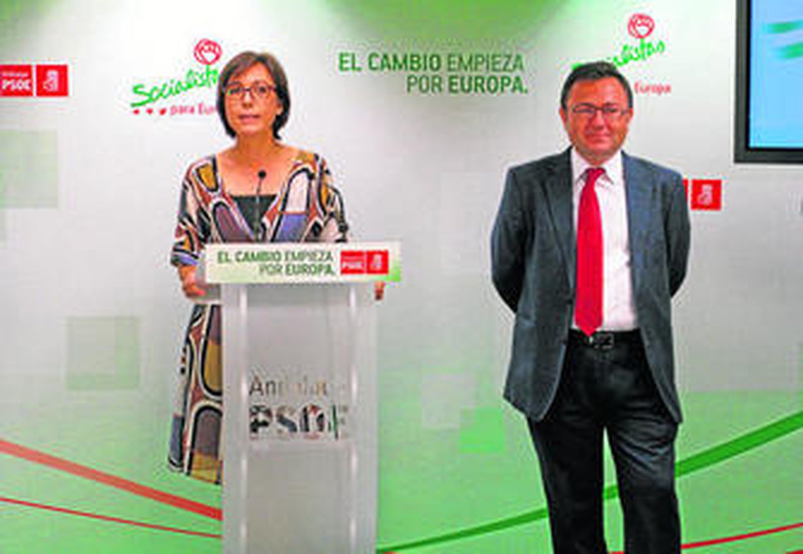 María Gámez, única candidata a las primarias del PSOE de Málaga, junto a Miguel Ángel Heredia.