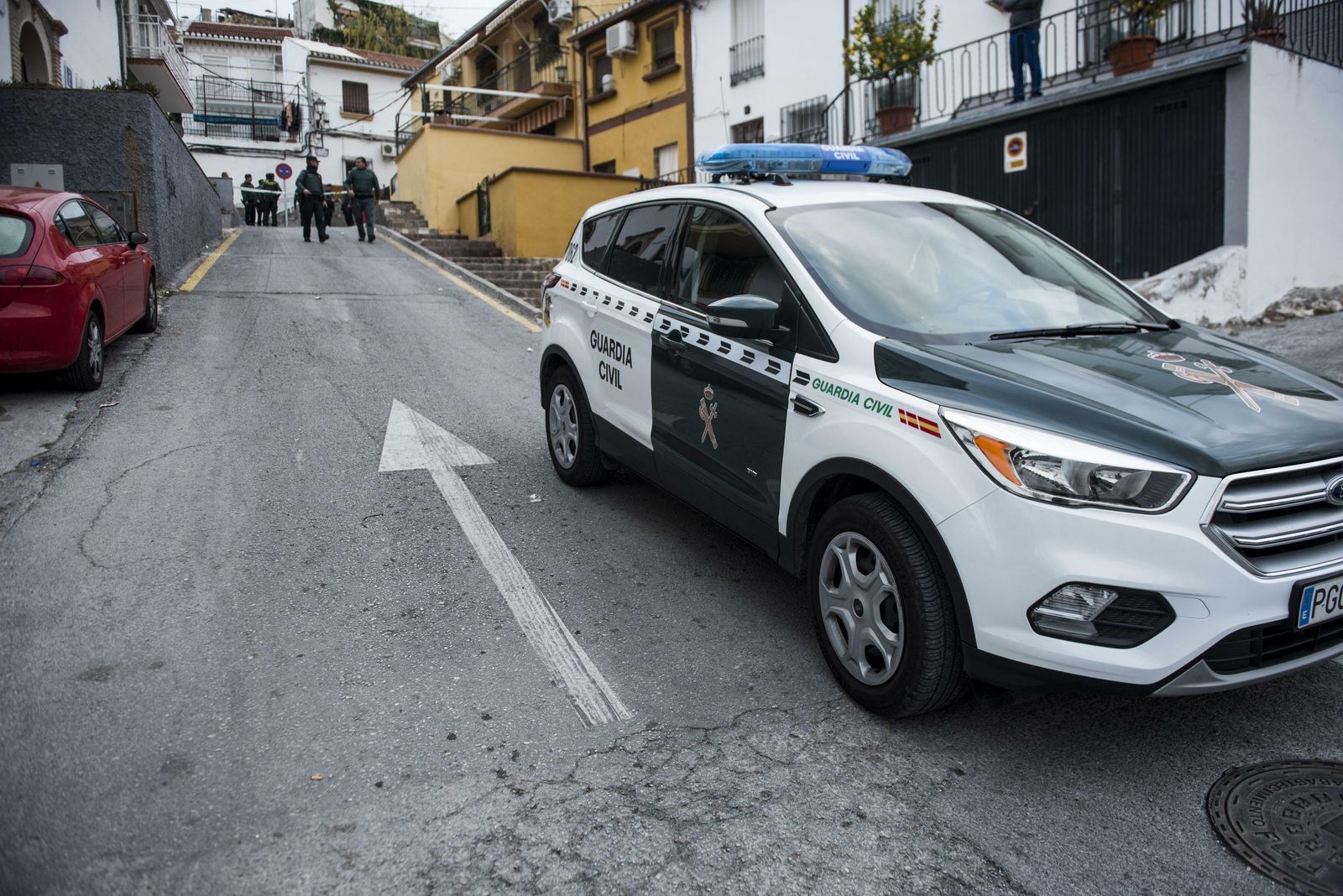 Imágenes de un fin de semana de tiros, muerte e incendios en Pinos Puente (Granada)