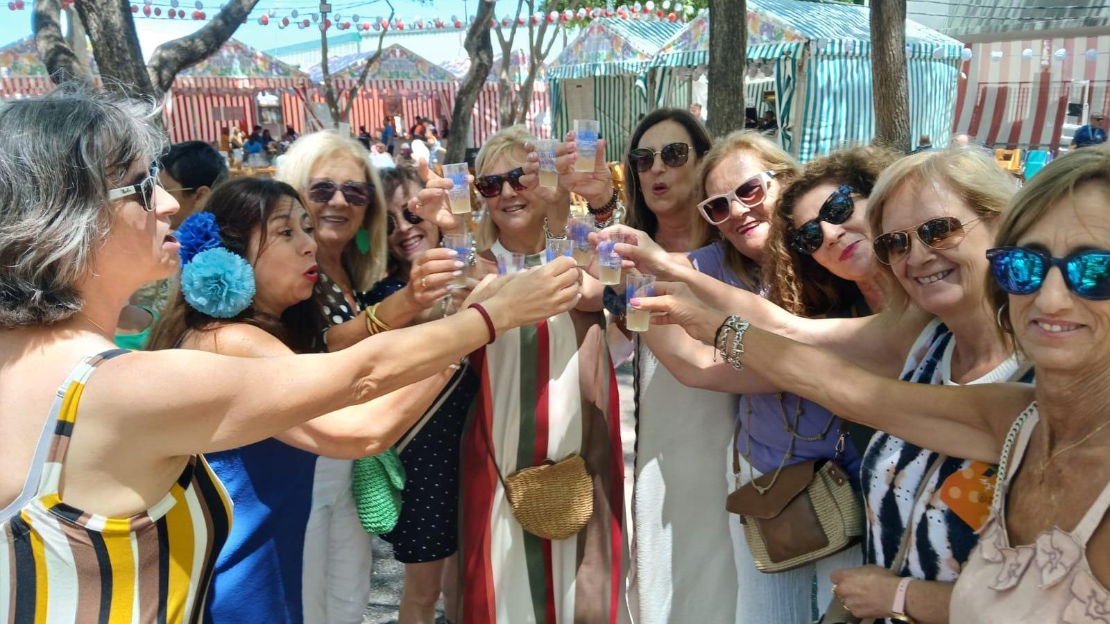 Búscate en las imágenes del Día de la Mujer de la Feria de San Fernando 2024
