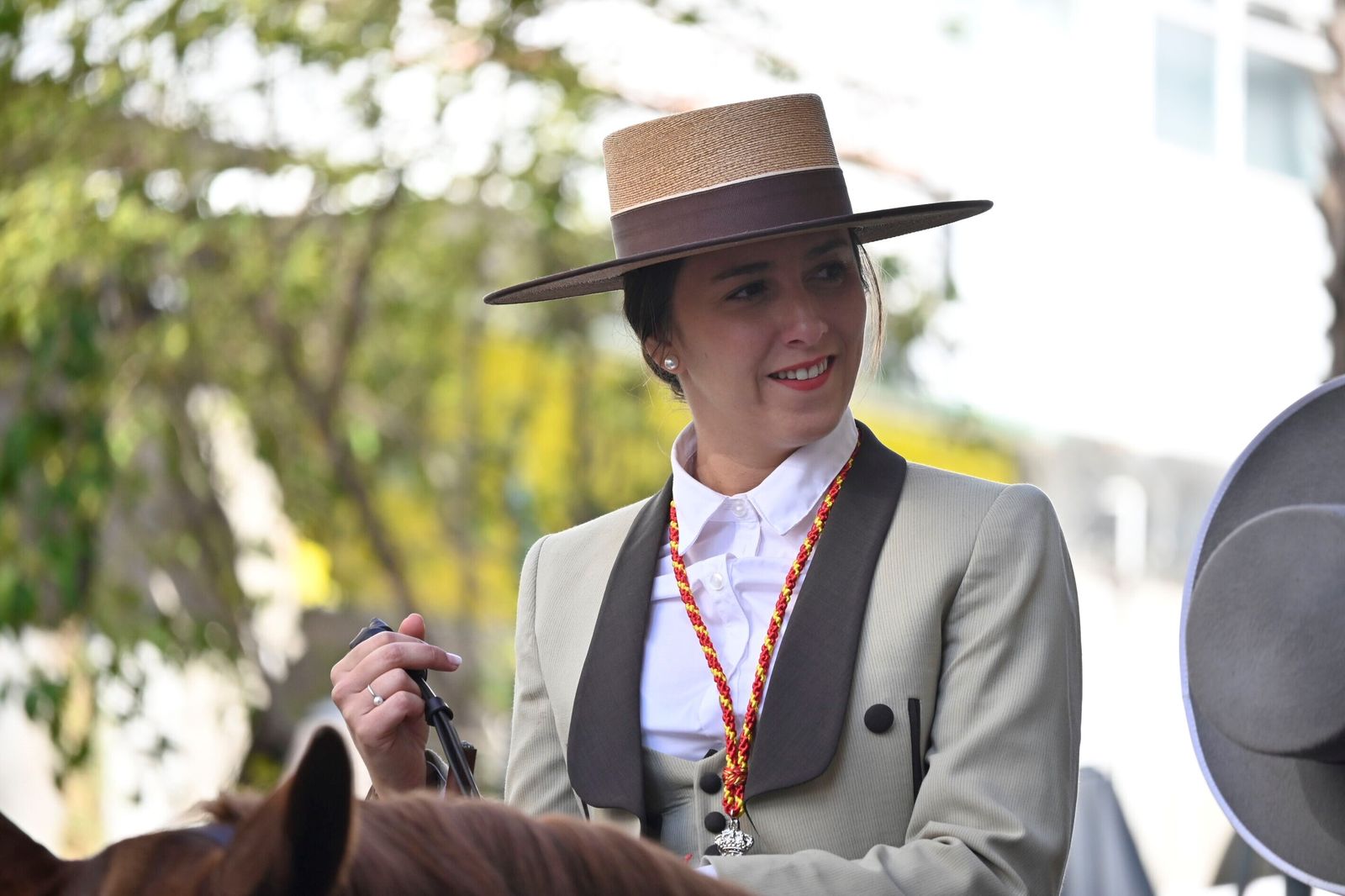 Imágenes de los peregrinos de la Hermandad de Emigrantes en su salida por las calles de Huelva