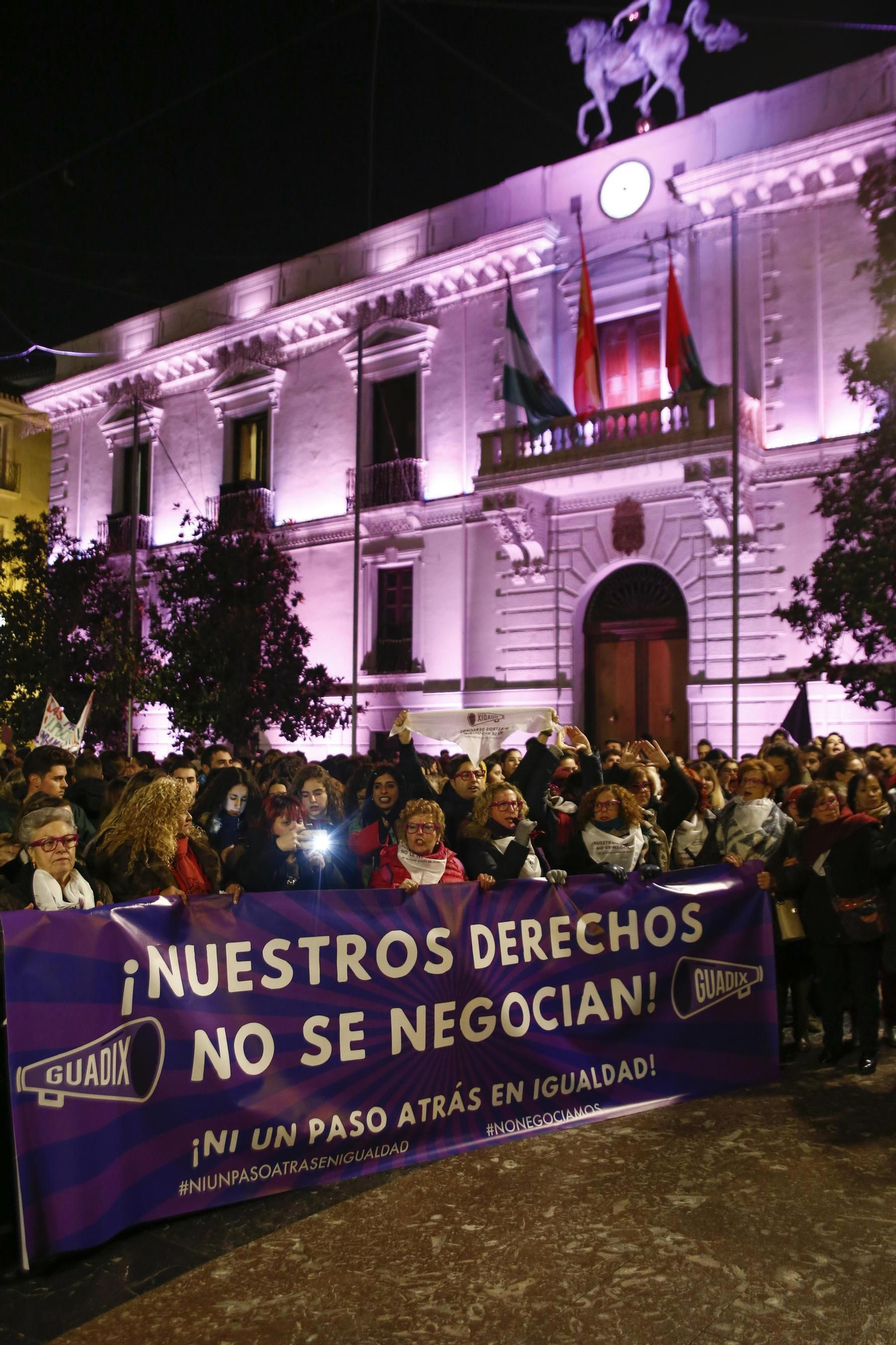 10.000 personas en la manifestación feminista.