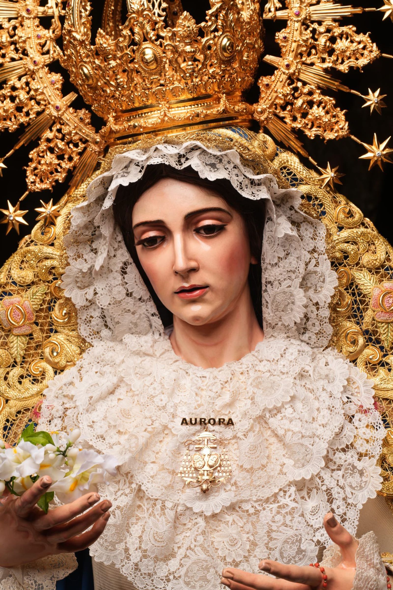 A la imagen le han sido recolocadas las manos originales